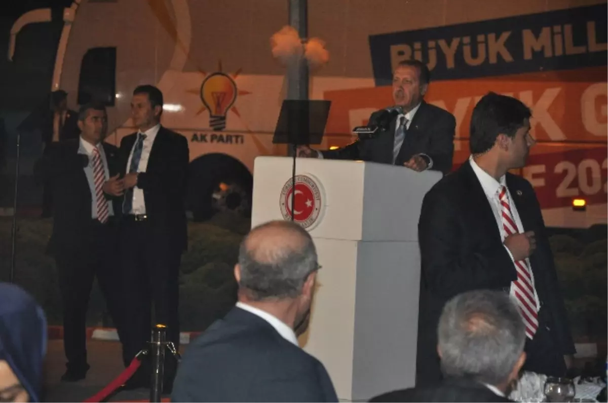 Başbakan Erdoğan Bingöl\'de İftar Yaptı