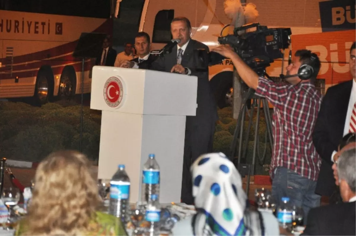 Başbakan Erdoğan: "Molotofla Palayla Dolaşan Gençlik İstemiyoruz"