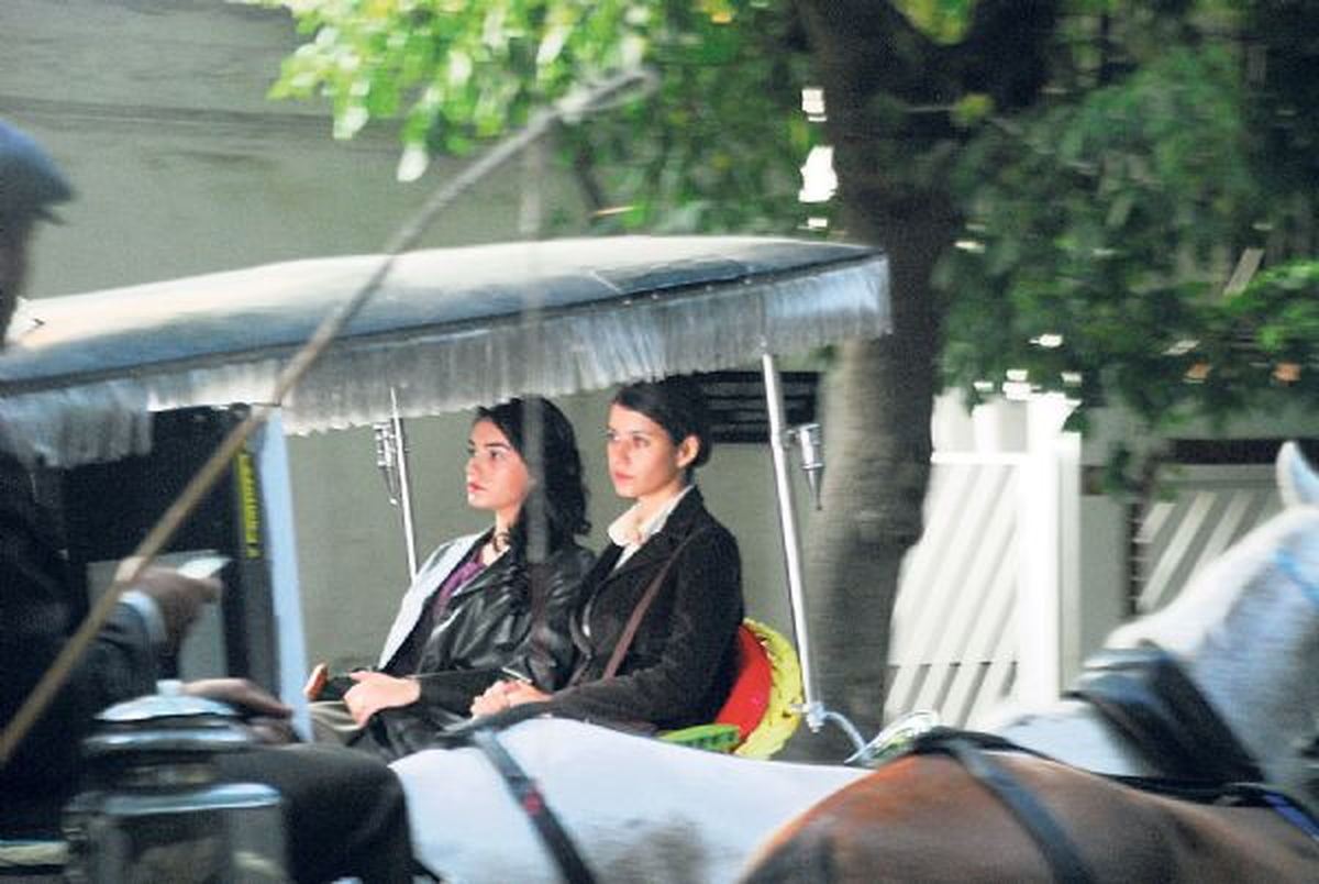 Beren Saat'in Yeni Filminden İlk Görüntüler