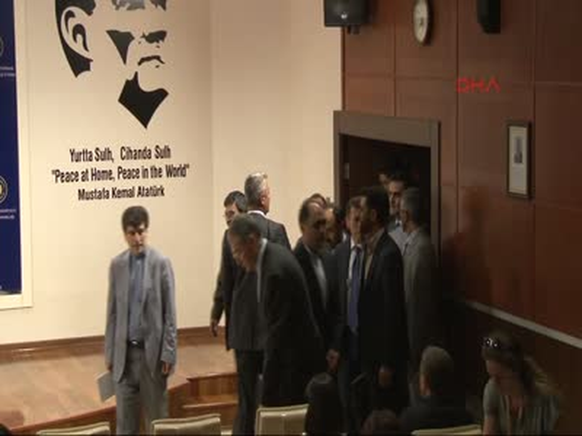 Davutoğlu Bizim Mısır\'daki Bütün Kesimlerle Siyasal İlişkimiz Aynı Mesafededir