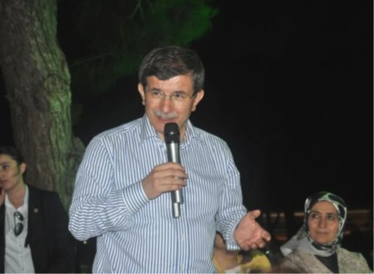 Dışişleri Bakanı Davutoğlu, Merhum Iraklı Türkmen Muhtaroğlu\'nun Çocuklarını Kabul Etti