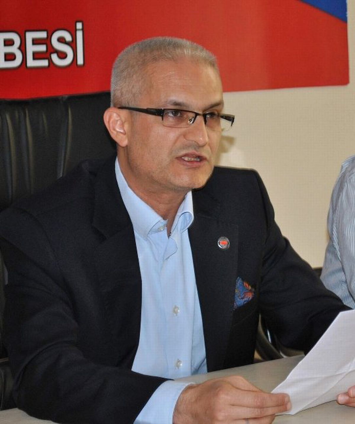 Eğitim Bir Sen Manisa Şubesi\'nden Şahin Öğretmene Destek