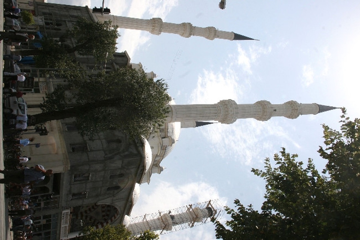 Iğdır Merkez Camii\'nde İlk Cuma Namazı Kılındı
