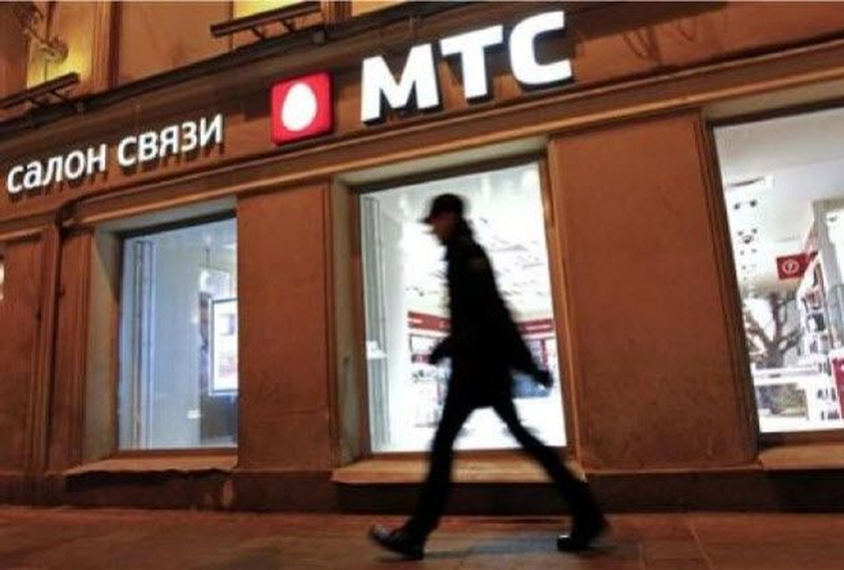iPhone\'u sildi, ona sarıldı!