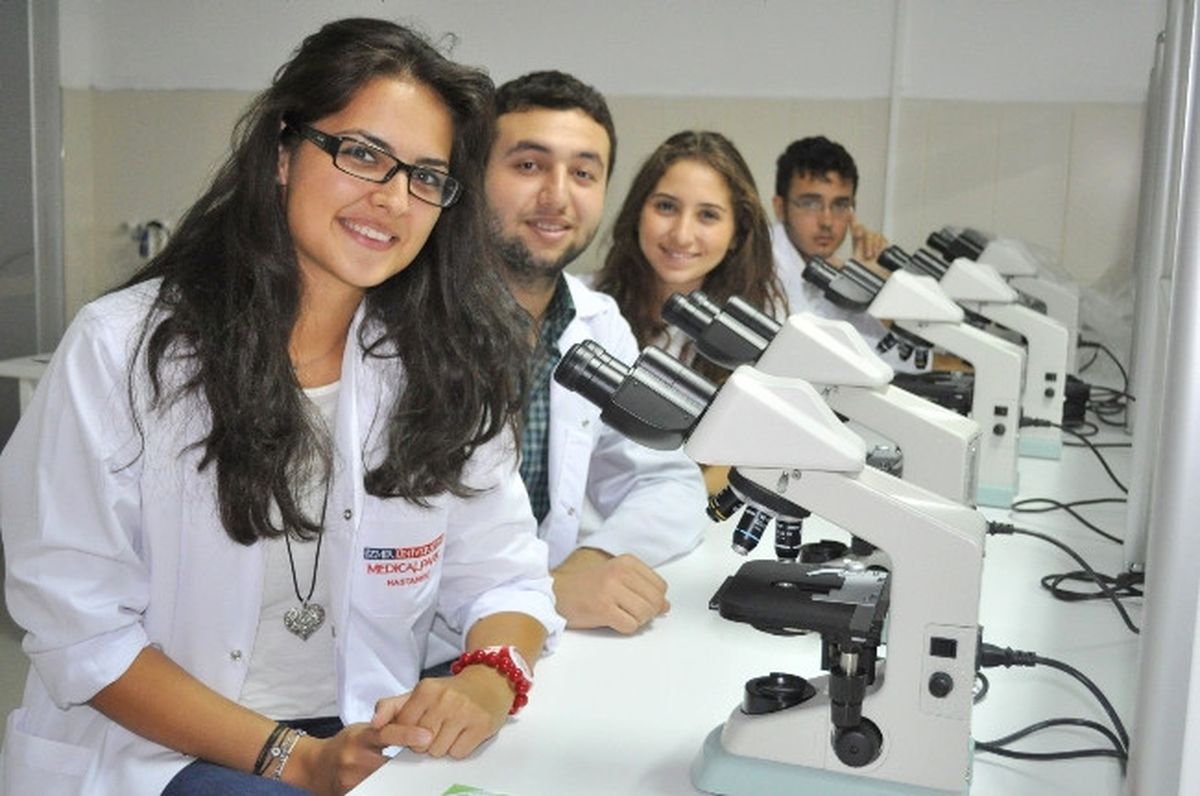 İzmir Üniversitesi Tıp Fakültesi Yeni Öğrencilerini Bekliyor