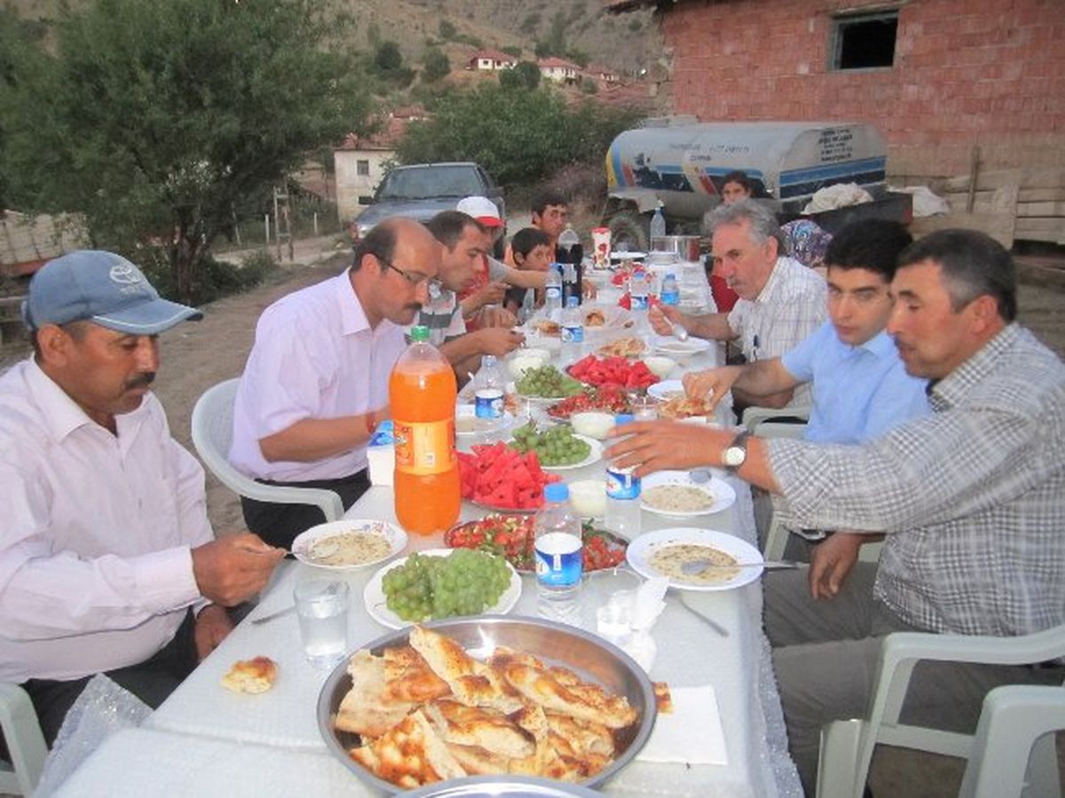 Kaymakam Gümüşçüoğlu\'ndan İhtiyaç Sahibi Ailelerle İftar