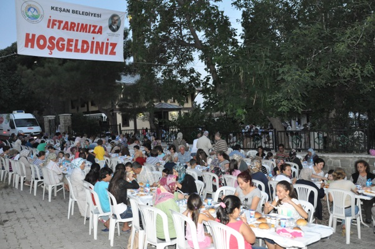 12 Temmuz\'daki iftar İspat Cami Mahallesi\'nde