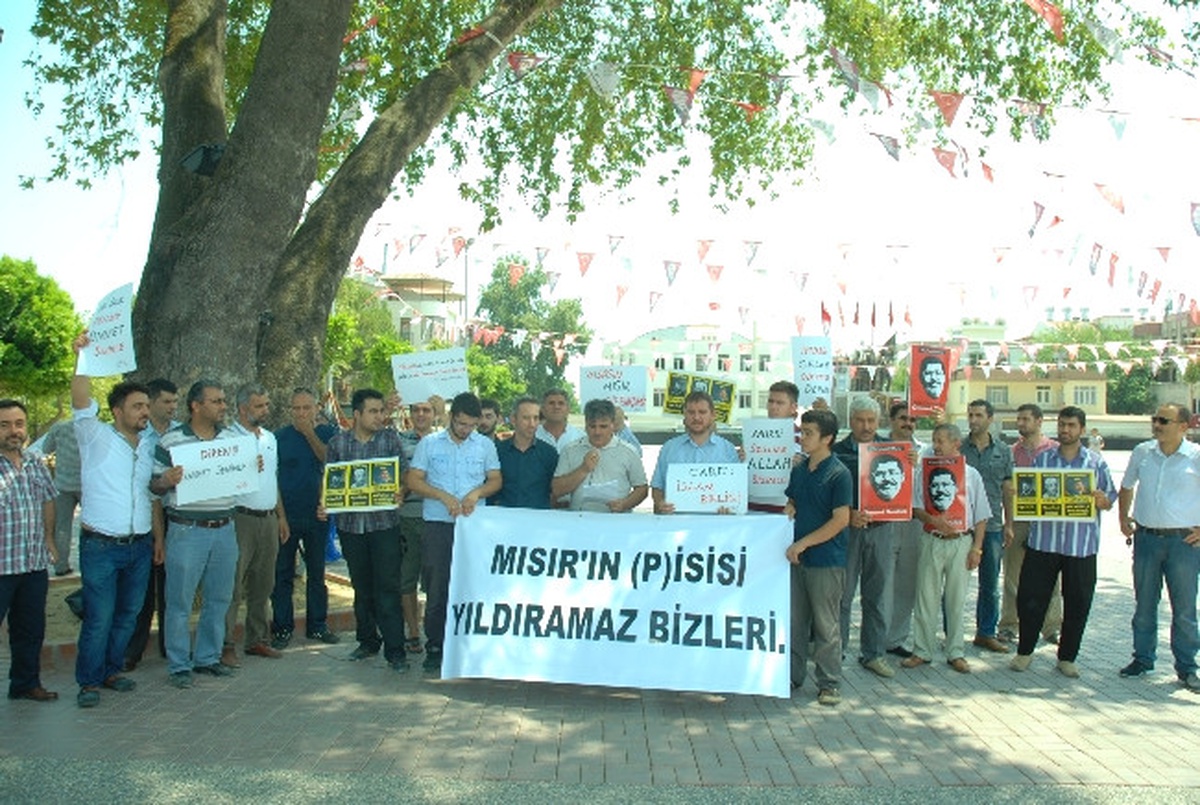 Manavgat\'ta Stk\'lardan Mısır Darbesine Kınama
