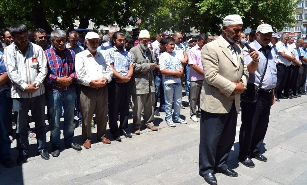 Mısır\'da Hayatını Kaybedenler İçin Gıyabi Cenaze Namazı
