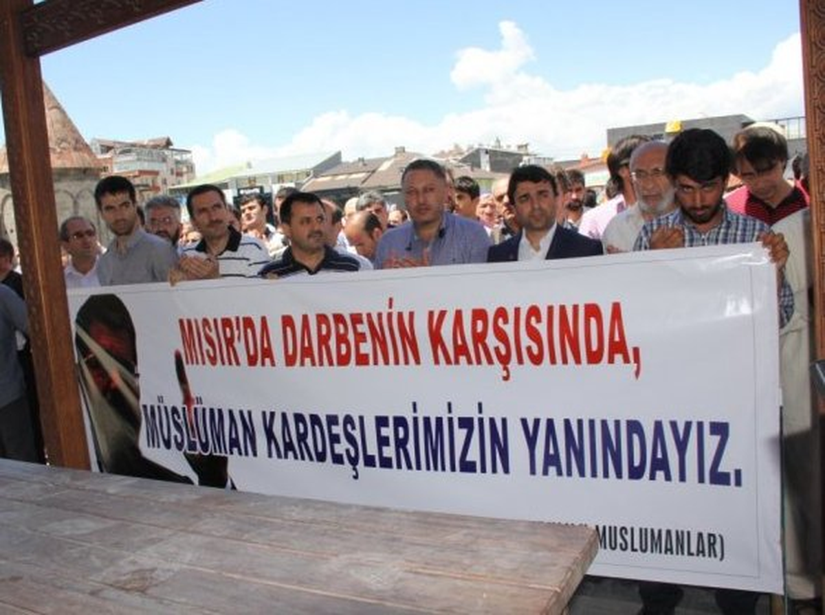 Mısır\'da Ordunun Yönetime El Koyması