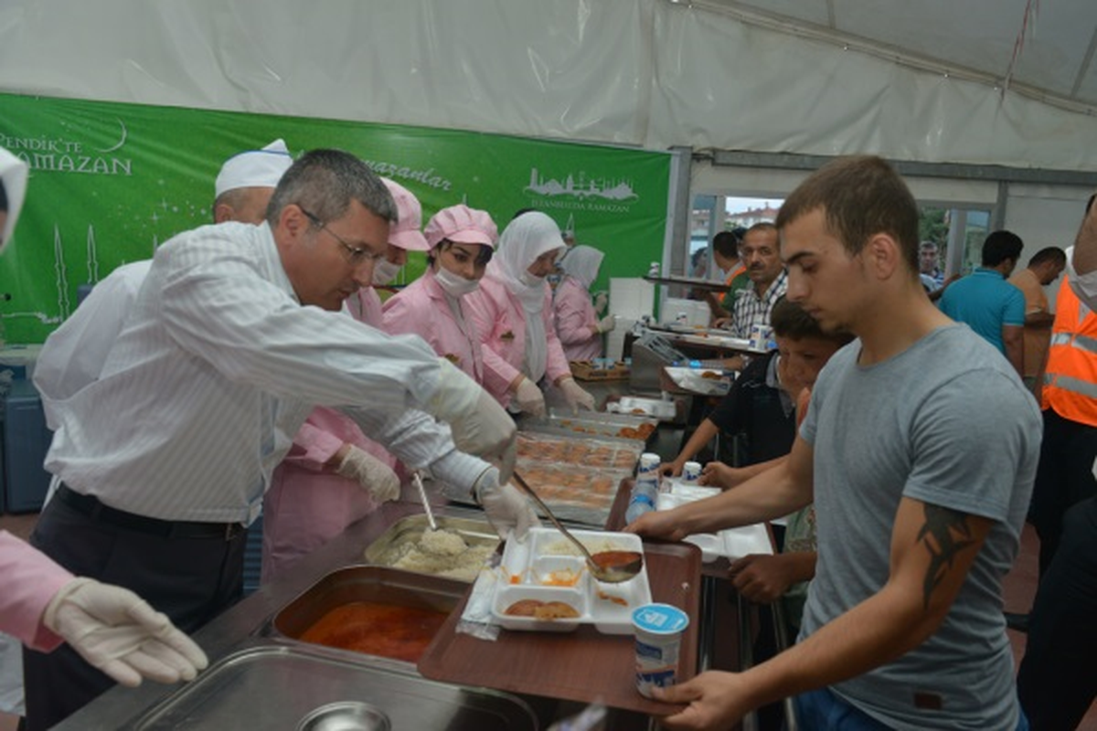 Pendik\'te Ramazan\'ın Ruhuna Yakışan İftar