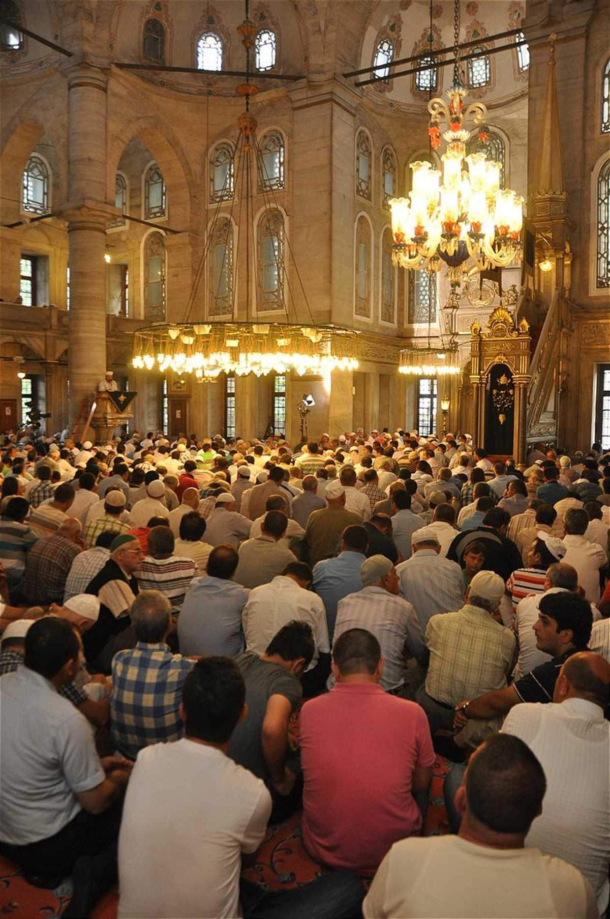 Ramazan\'ın İlk Cuması Eyüp Sultan Camii Doldu Taştı