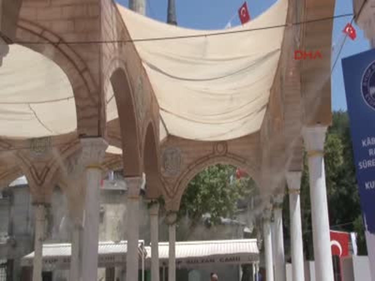 Ramazan\'ın İlk Cumasında Eyüp Sultan Doldu Taştı