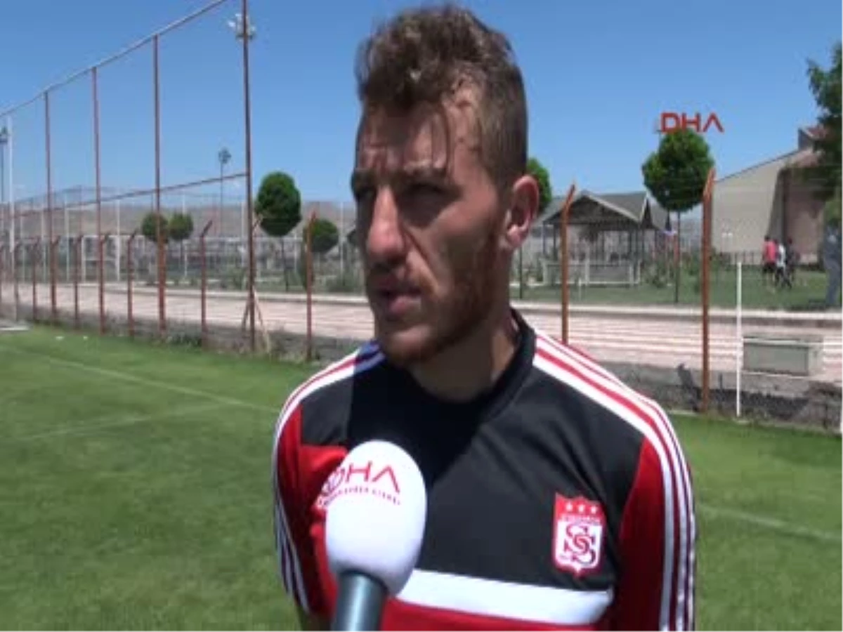 Sivassporlu Futbolcu Erdal: Carlos\'la Çalışmak Keyif Verici