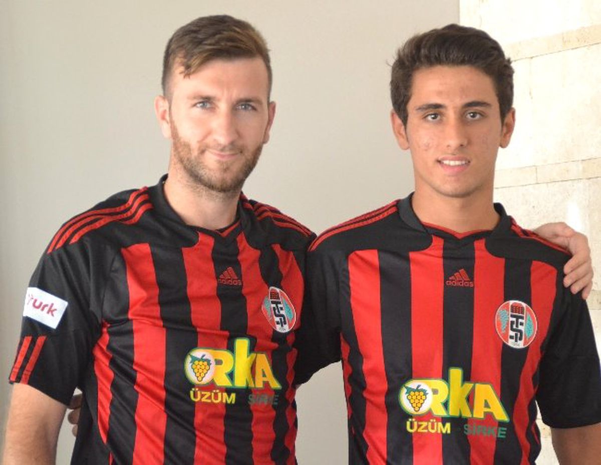 Turgutluspor\'da Çifte İmza