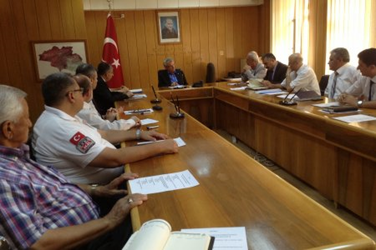 Vali Özcan Başkanlığında Karayolu Trafik Güvenliği Toplantısı Yapıldı