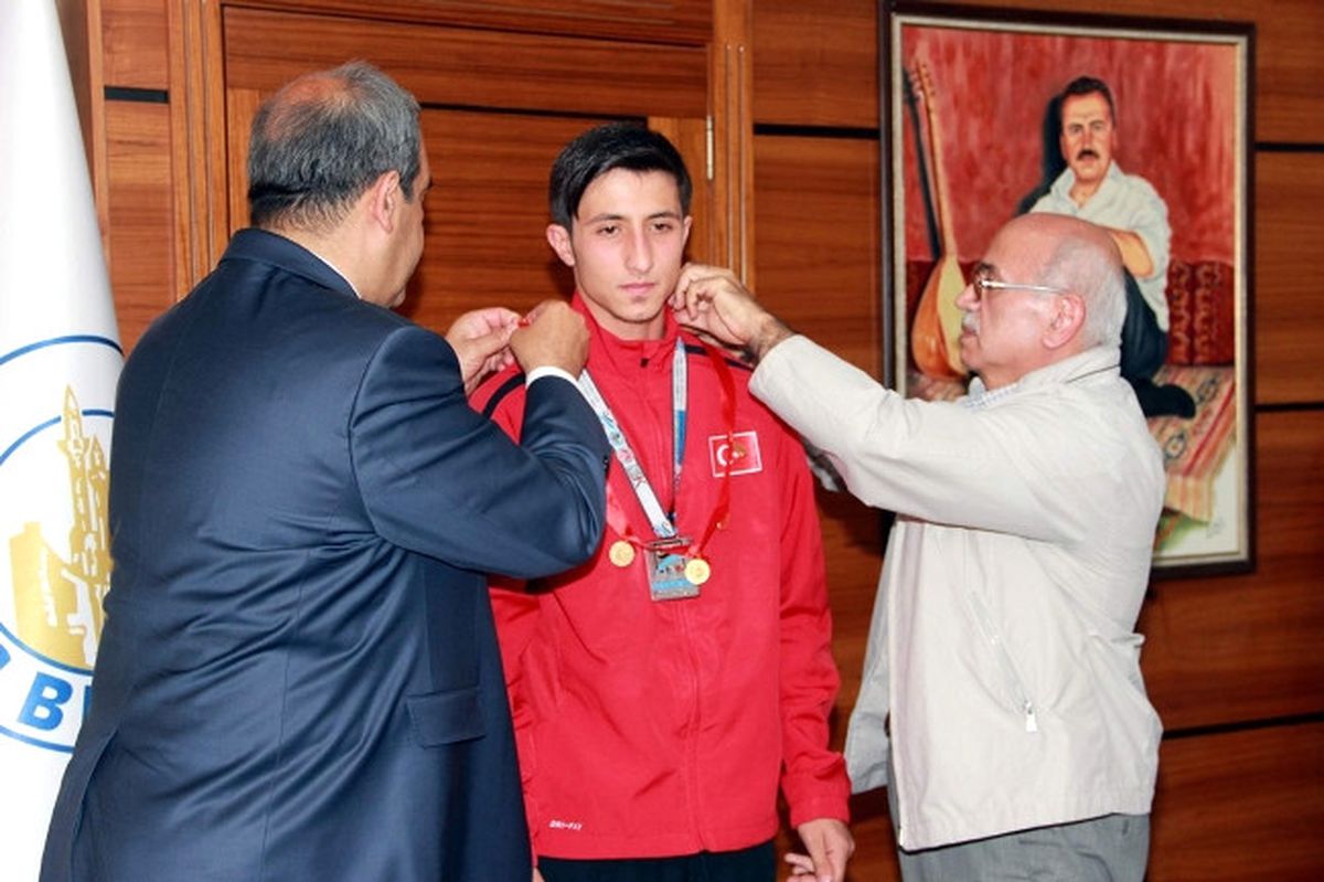 4 Eylül Belediyespor Karatecileri, Başkan Ürgüp\'ü Ziyaret Etti