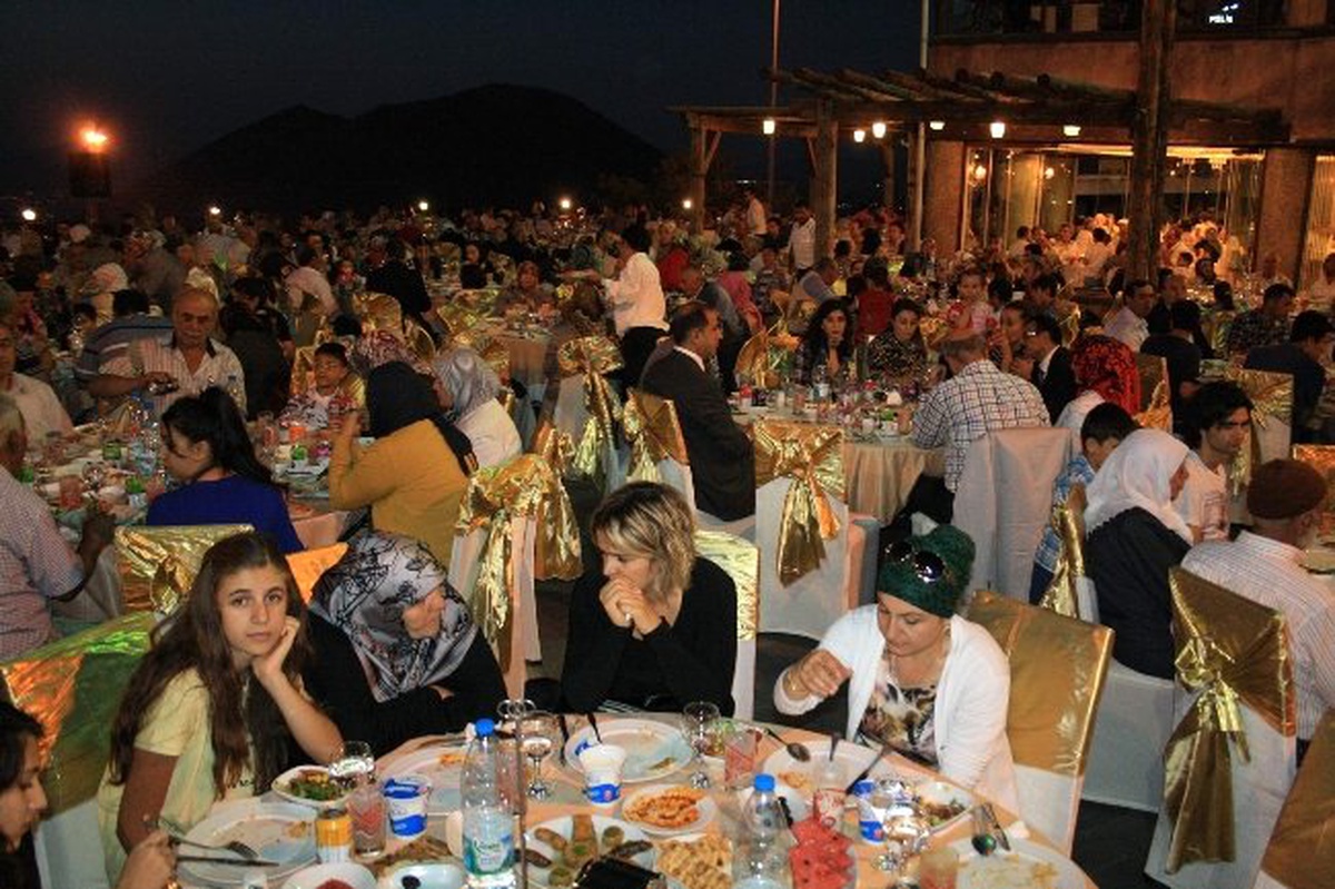 Bakan Yıldız, Şehit Aileleri ve Gaziler ile İftarda Buluştu