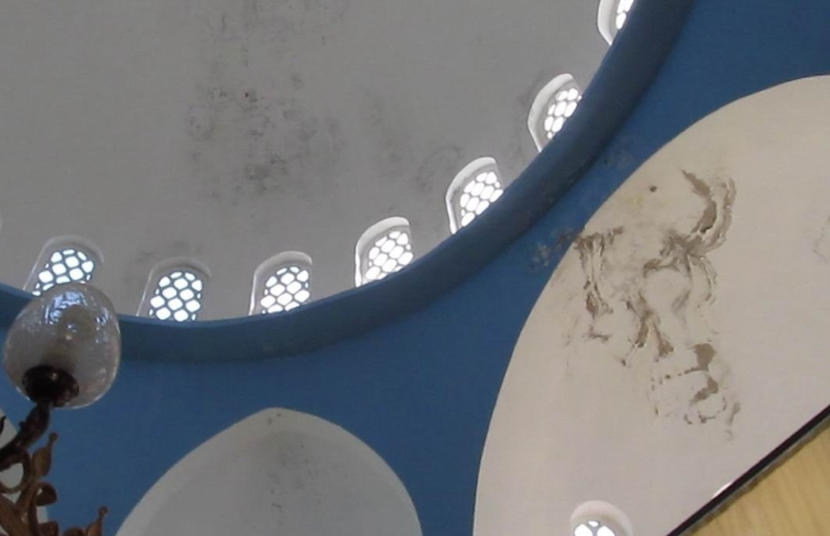 Balıkesir\'de Hayırseverin Yaptırdığı Cami Bakımsızlıktan Dökülüyor