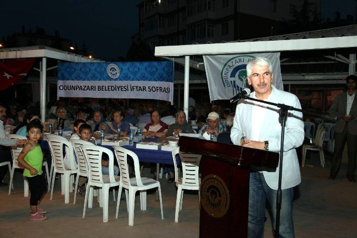 Başkan Sakallı Yenikent Mahallesi Sakinleriyle İftar Yaptı