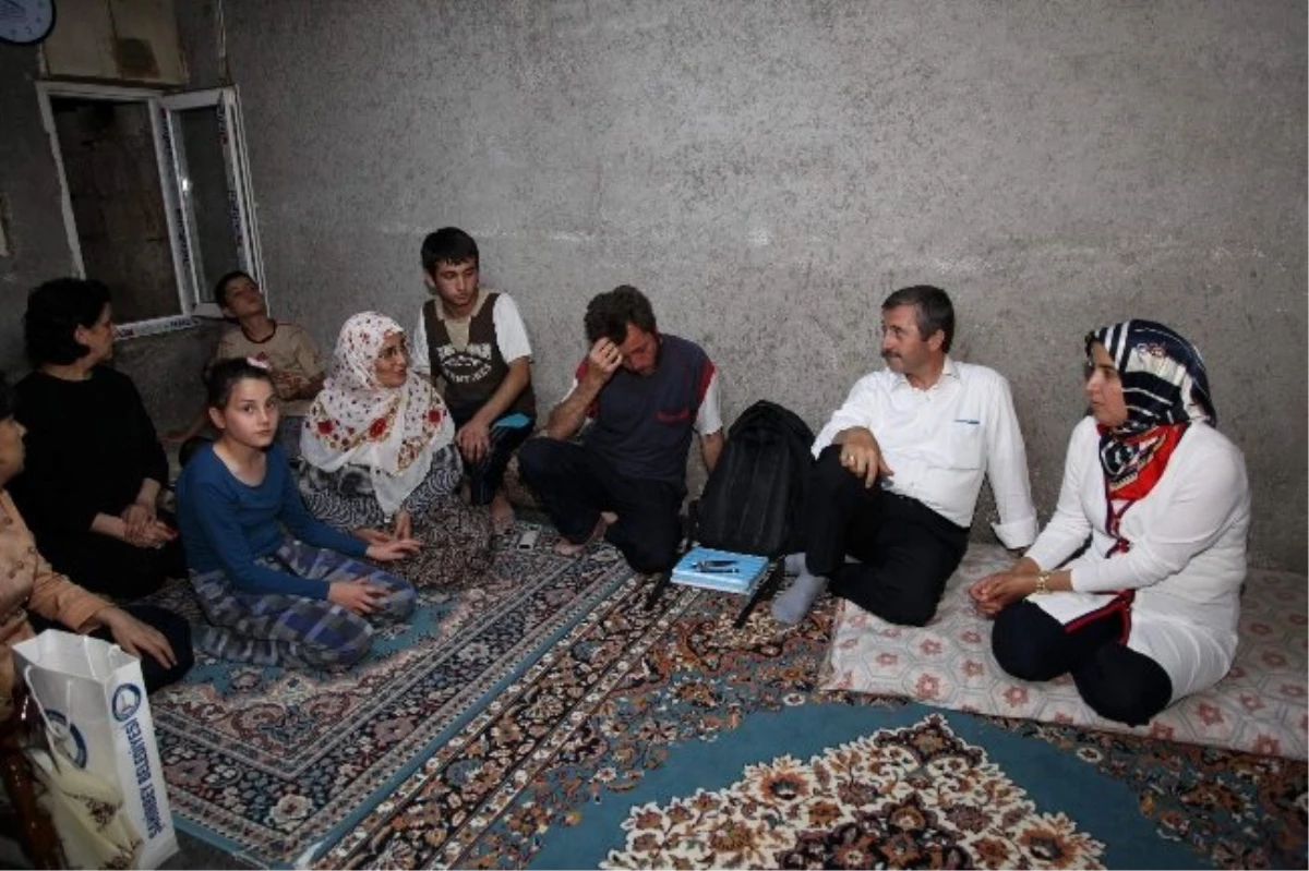 Başkan Tahmazoğlu Gece Yapılan Aile Ziyaretlerinde Sorunları Dinledi