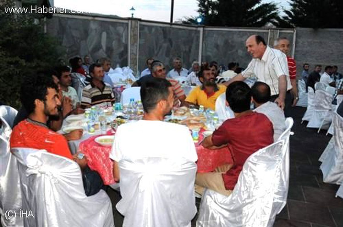 Belediye Başkanı Ok, Şirket Çalışanlarına İftar Verdi