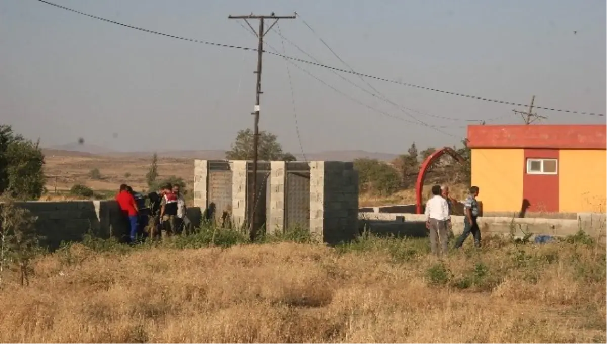 Çeşmeden Su İçerken Üzerlerine Elektrik Kablosu Düştü