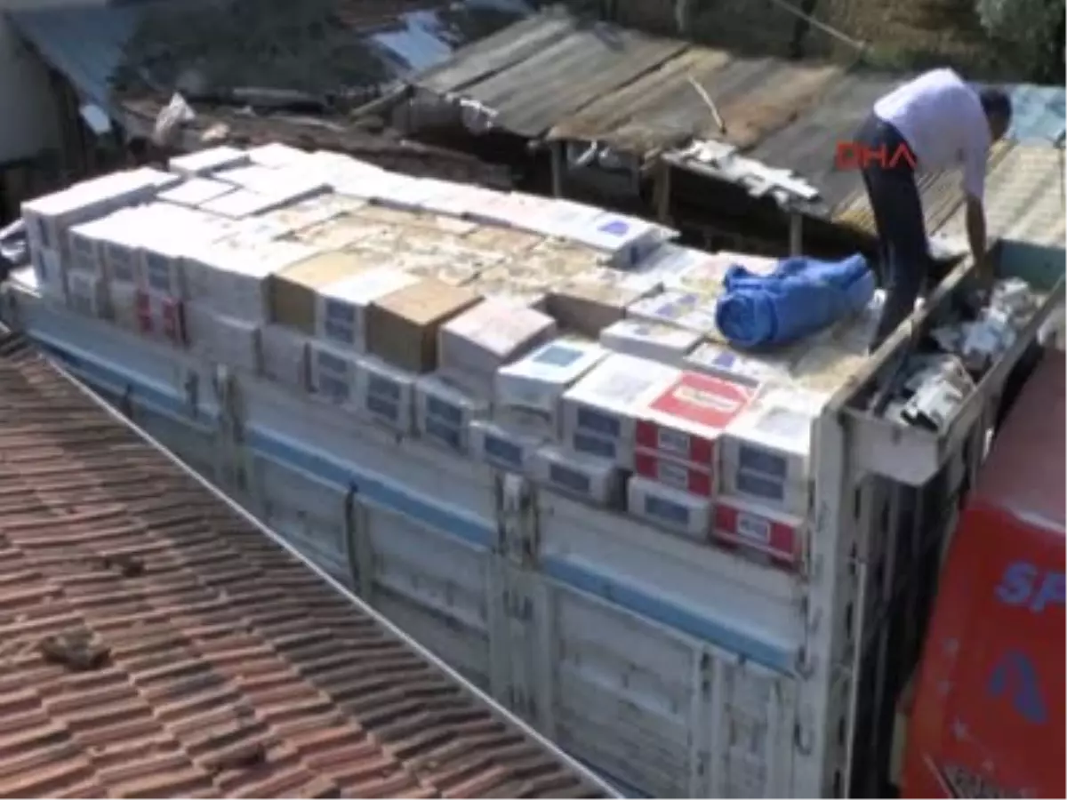 Çiftlik Evinin Ahırında 256 Bin Paket Kaçak Sigara