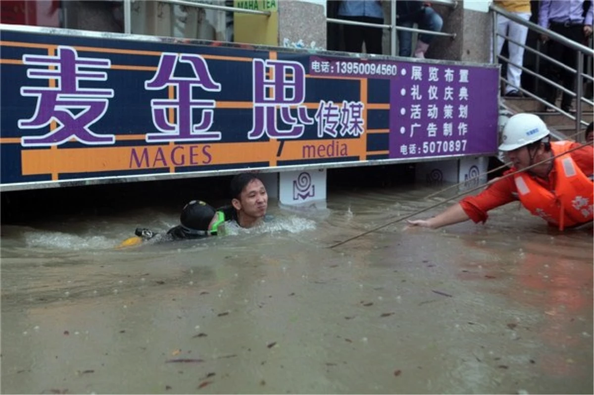 Çin\'de Şiddetli Yağışlar Can Almaya Devam Ediyor