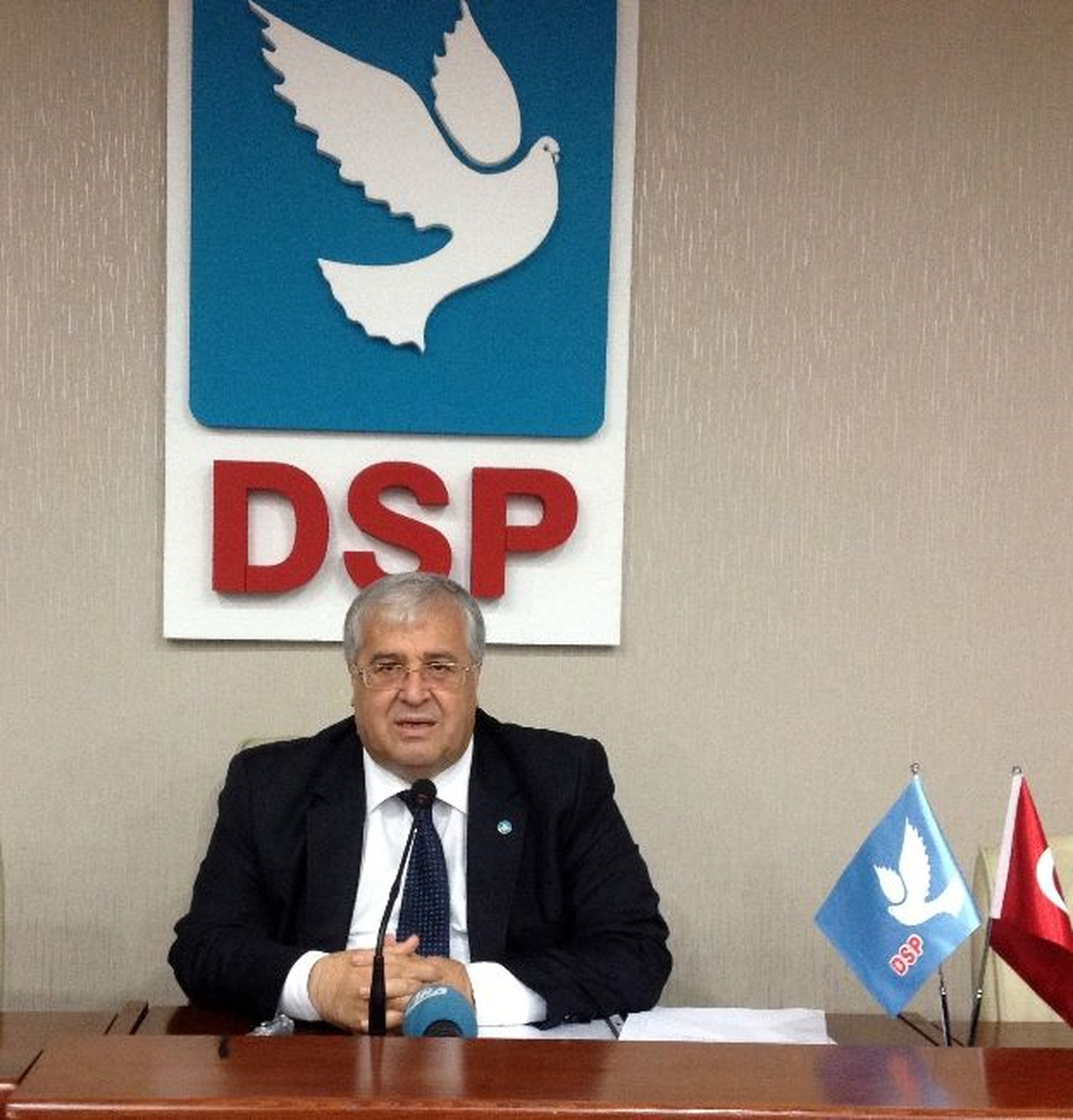 DSP Genel Başkanı Türker ve Pm Üyeleri Ecevit\'in Mezarını Ziyaret Etti