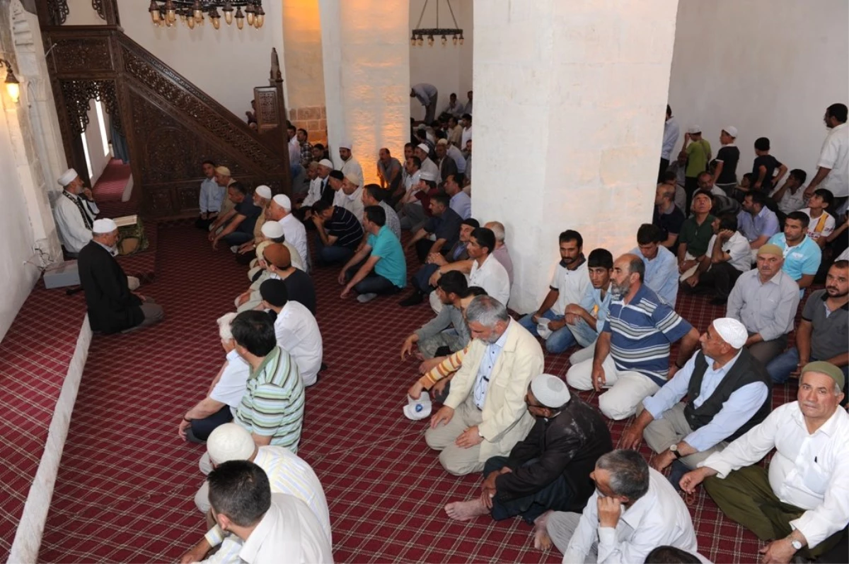 Horhor Camii\'nde 98 Yıl Sonra İlk Cuma Namazı Kılındı