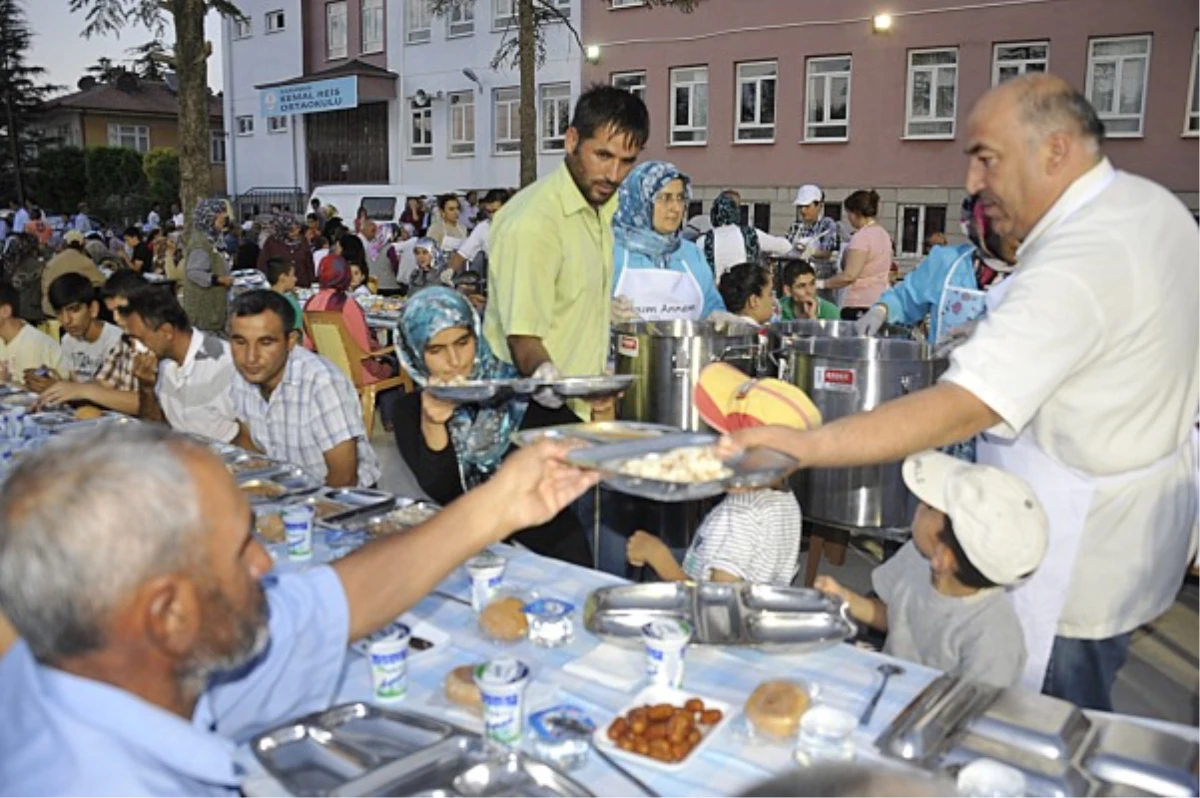 İftar Sofrası\'nın İkinci Durağı Çeltek Mahallesi Oldu