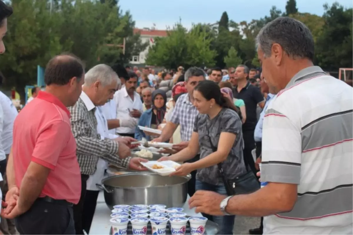 İspat Cami Mahalle İftarına Da Yoğun İlgi