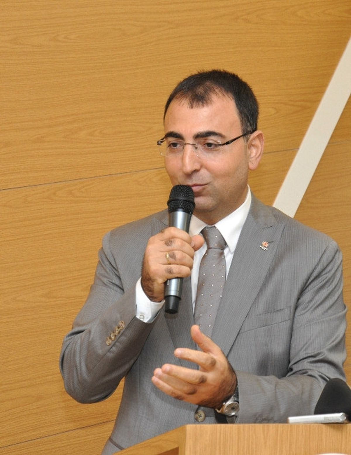 İzmir Valisi Toprak: "Küresel Güç İçin Üniversitelere Büyük Görevler Düşüyor"