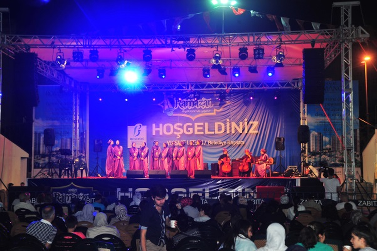 Kevser İlahi Grubu Beylikdüzü\'ne Mana Kattı