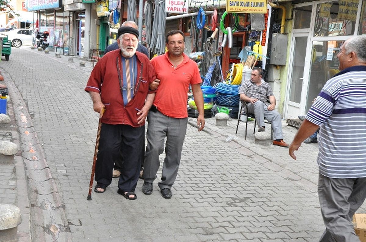 Kırıkkaleli Cennet Dede Her Gün Bin Kişiye Yemek Dağıtıyor