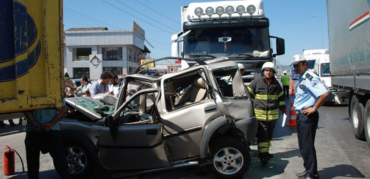Kocaeli\'de Zincirleme Trafik Kazası: 3 Yaralı