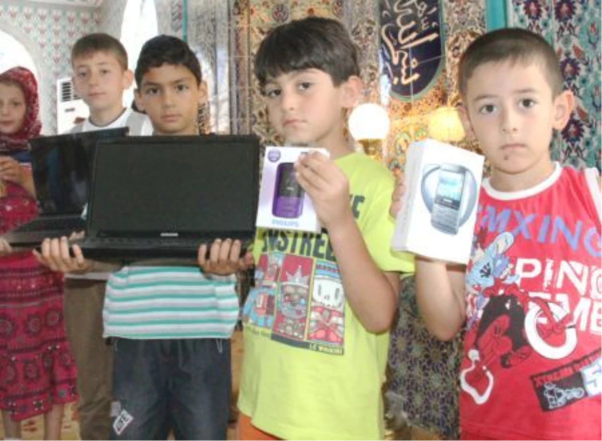 Kur\'an Öğrenmeye Gelenlere Tablet Bilgisayar