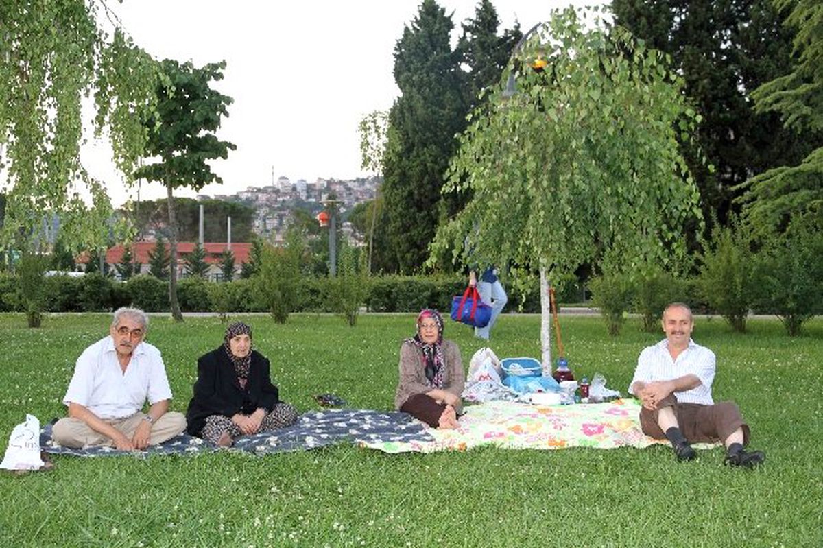 Sekapark, Oruçlarını Açmaya Gelen Vatandaşlarla Doldu