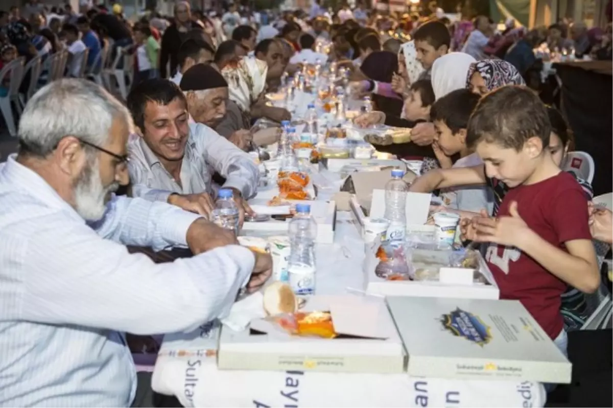 Sultanbeyli\'de Ramazan Coşkusu