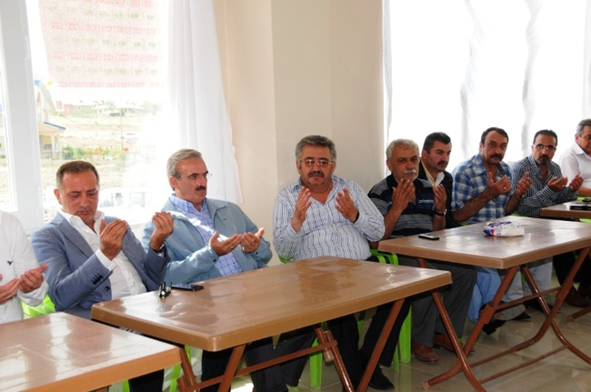 Vali Karaloğlu\'ndan Altaylı Ailesine Taziye Ziyareti