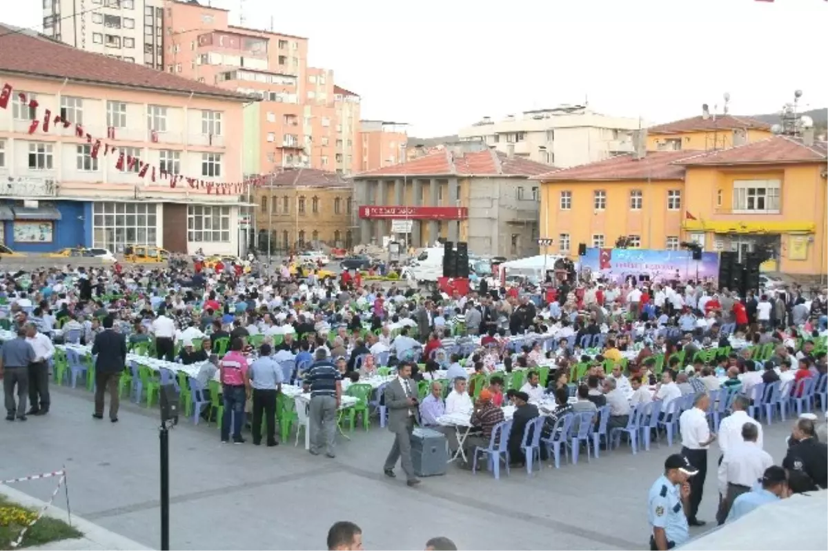 Yozgat Bozok Bereket Kervanı İlk İftarını Verdi