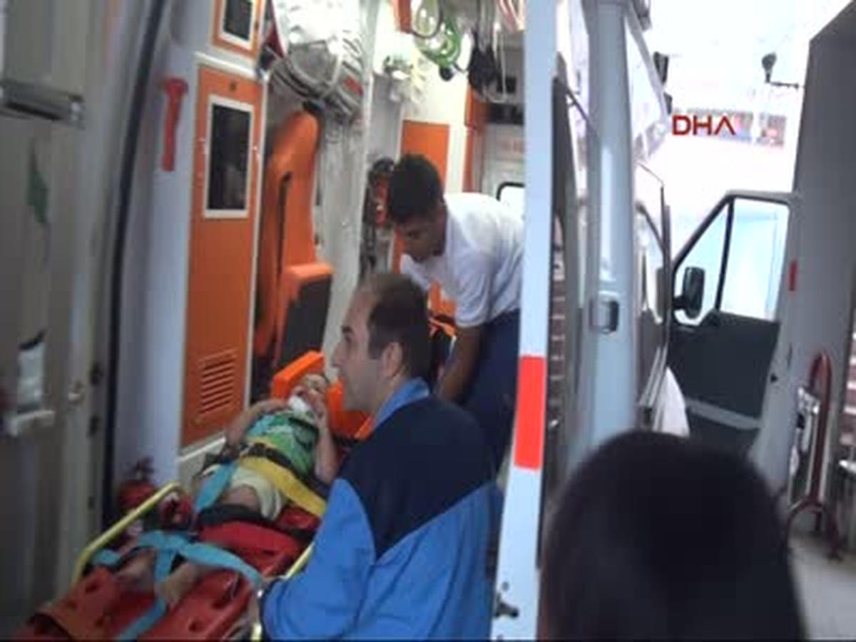 Annesinin Kucağından Düşen Bebek Ağır Yaralandı