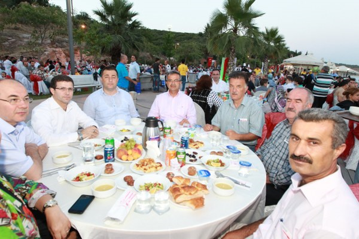 Gebze Belediyesi Personeli İftar Yemeğinde Buluştu