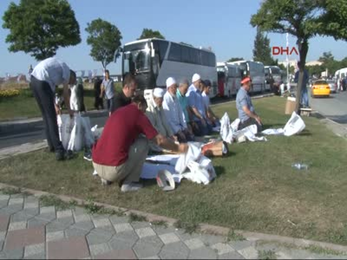 Kazlıçeşme\'de Darbelere Hayır Mısır\'a Destek Mitingi