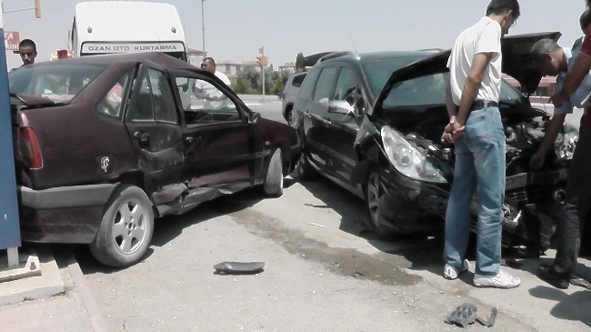 Kulu\'da Trafik Kazaları: 4 Yaralı