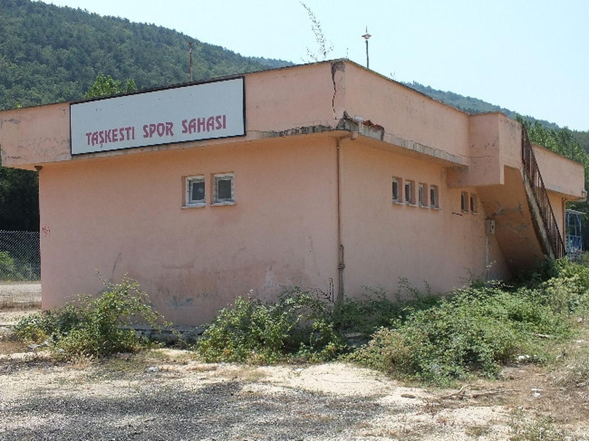Mudurnu\'daki Spor Sahasının İçler Acısı Hali
