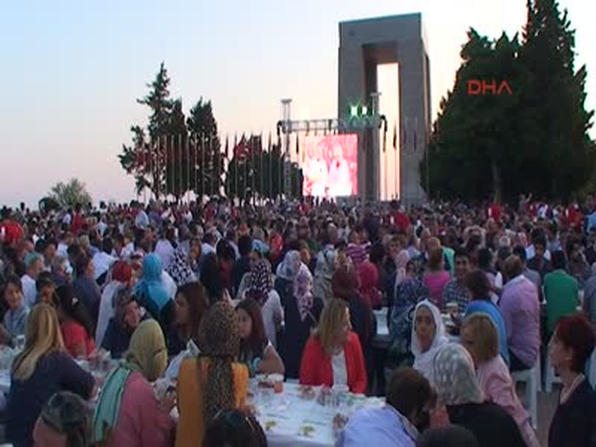 Şehitler Abidesinde 5 Bin Kişilik İftar
