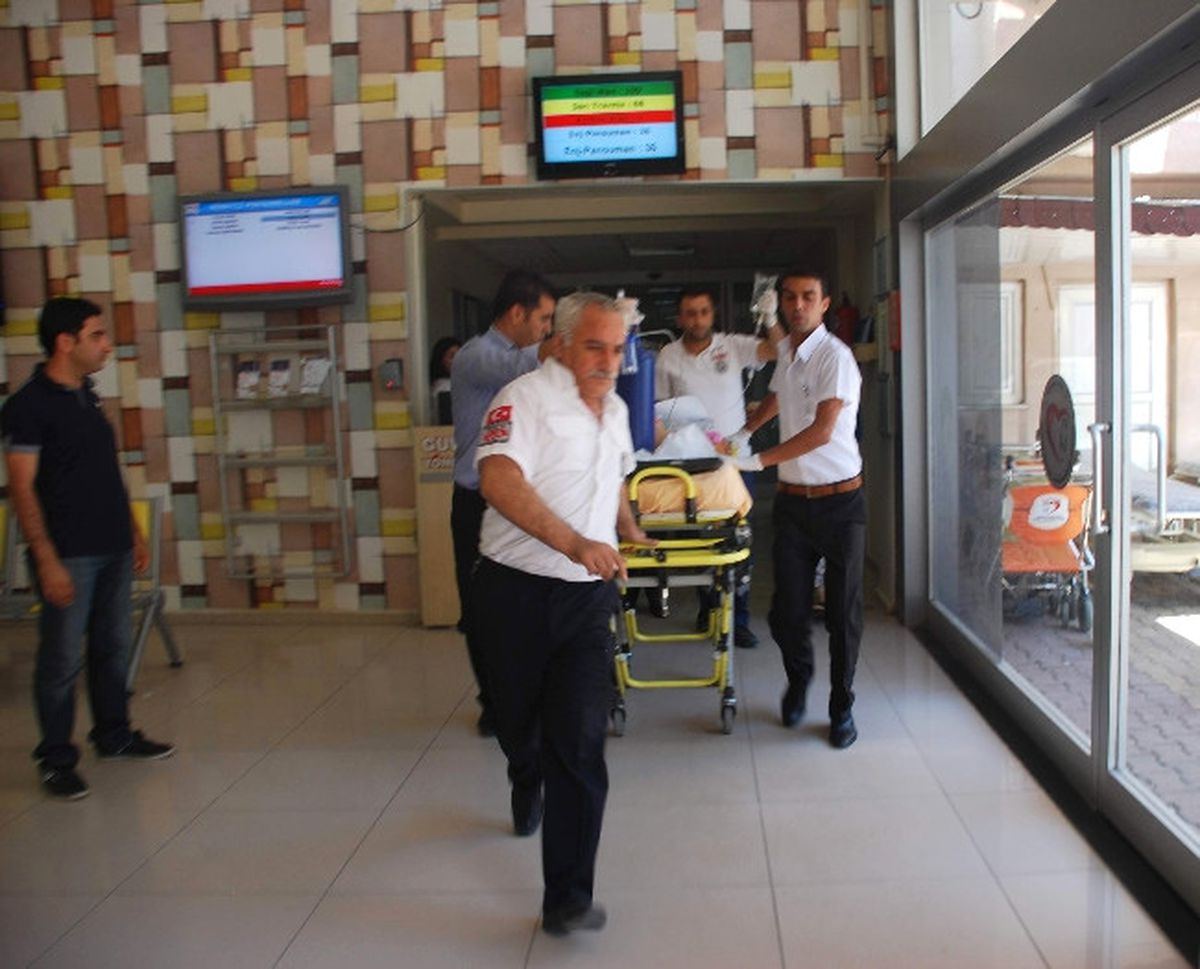 Üzerine Televizyon Düşen Çocuk, Yaşam Mücadelesi Veriyor