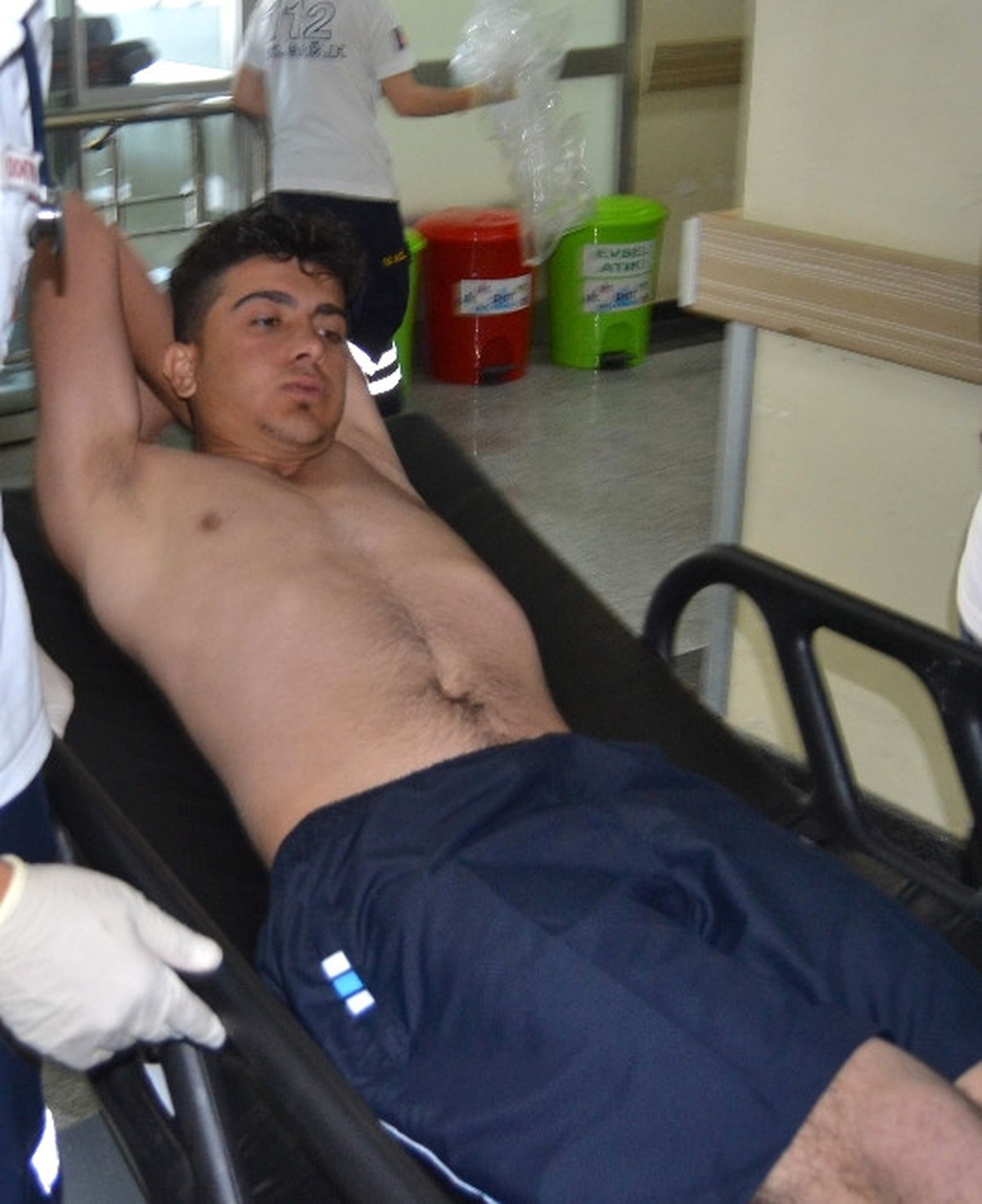 Yüzme Havuzunda Su Yutan Genç Hastanelik Oldu